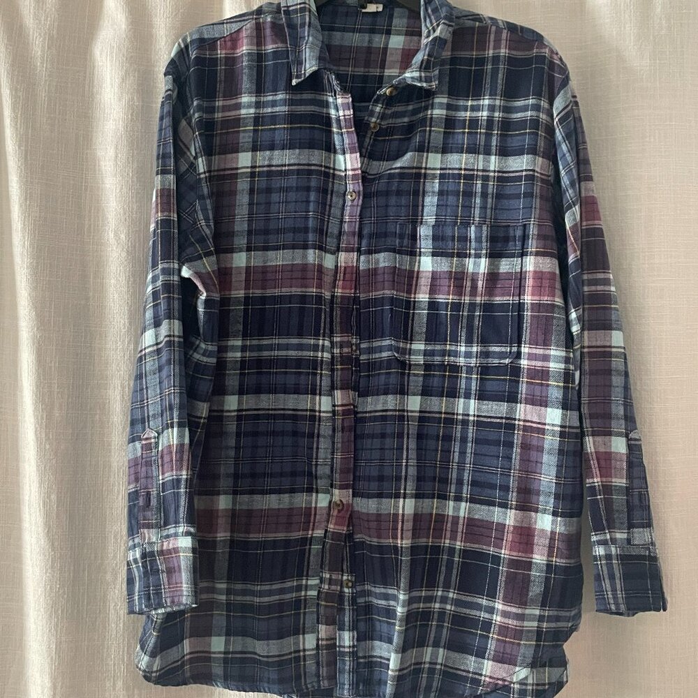Old Navy long sleeve button down (size M)